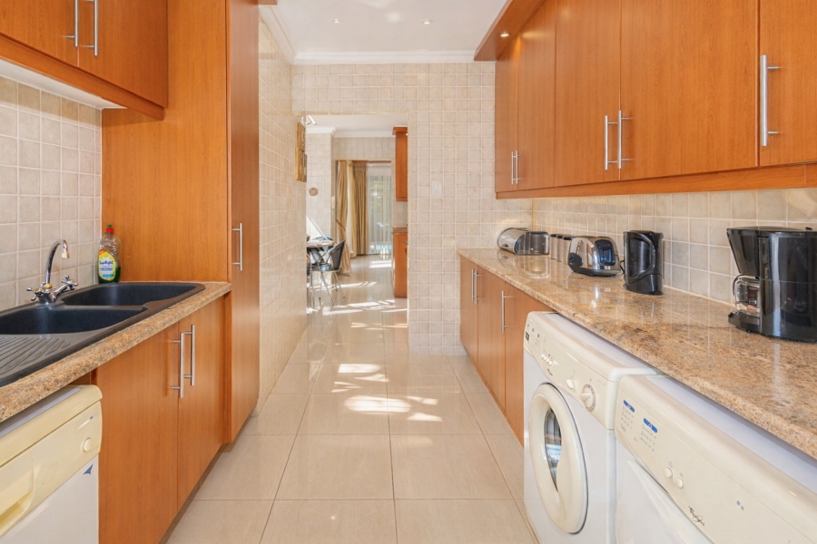 5 Bedroom Property for Sale in Caribbean Beach Club North West